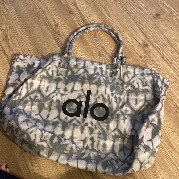 Alo Grey Tie-dye Shopper Tote - Picture 4 of 5